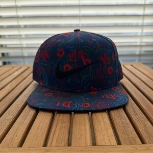 NWOT Nike tropical floral SnapBack